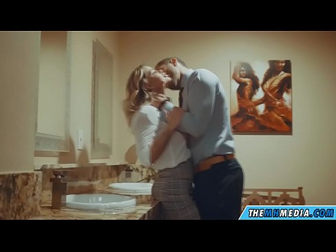 ❤️ Pamene blonde wabusty akunyengererani m'chimbudzi cha anthu onse ️❌ pa ife% ny.porn-mz-com.ru% ❌❤